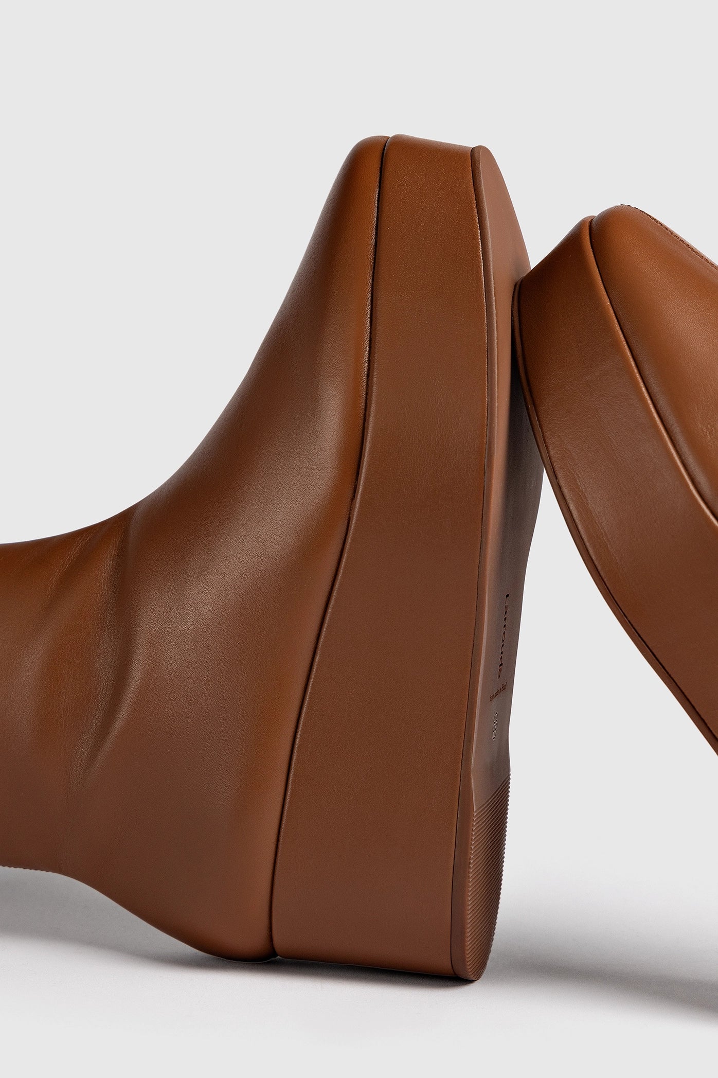 Dani New Flatform Boot In Caramel Leather - Image 5