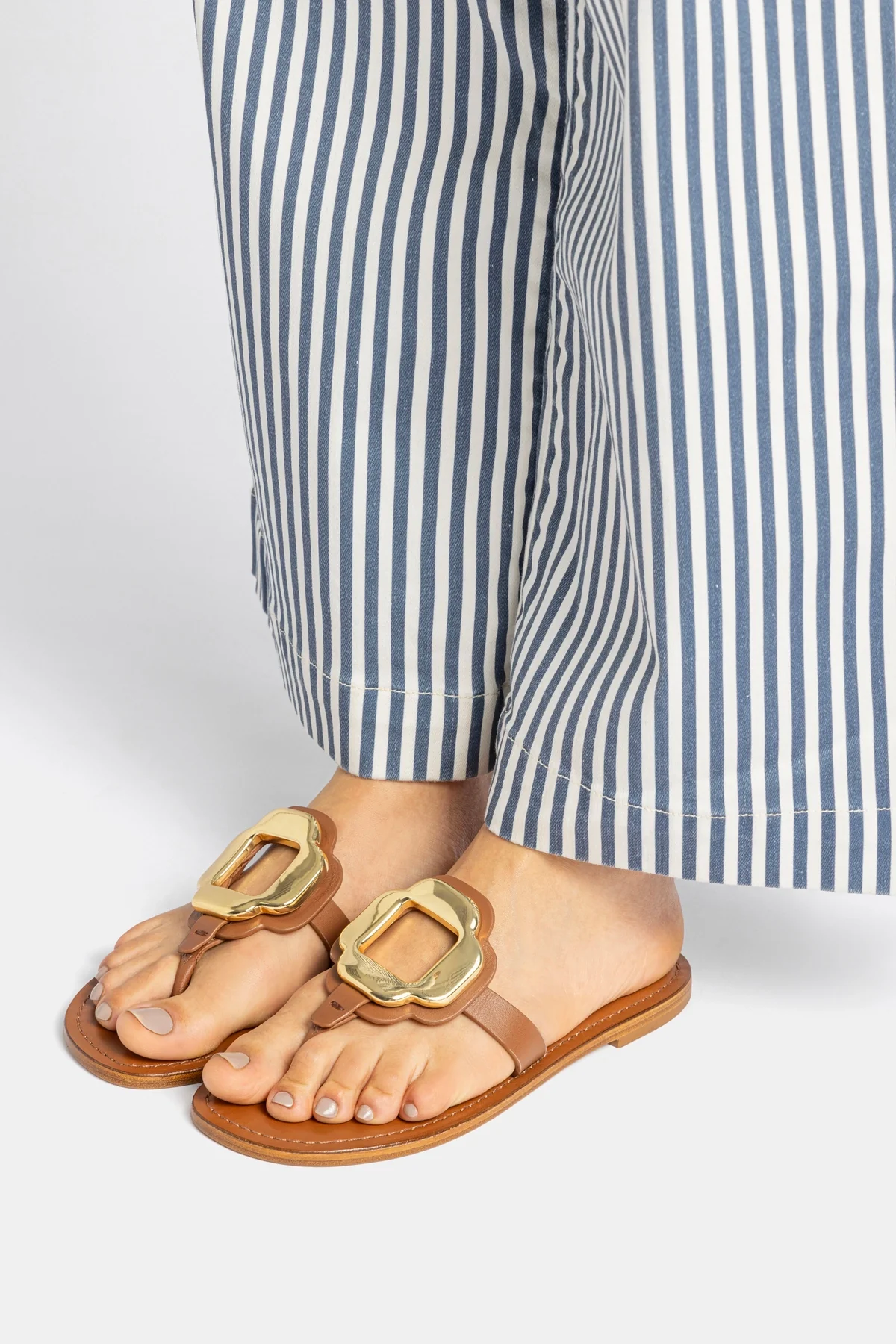 Margherita Thong Sandal in Caramel Leather and Gold Hardware - Image 5